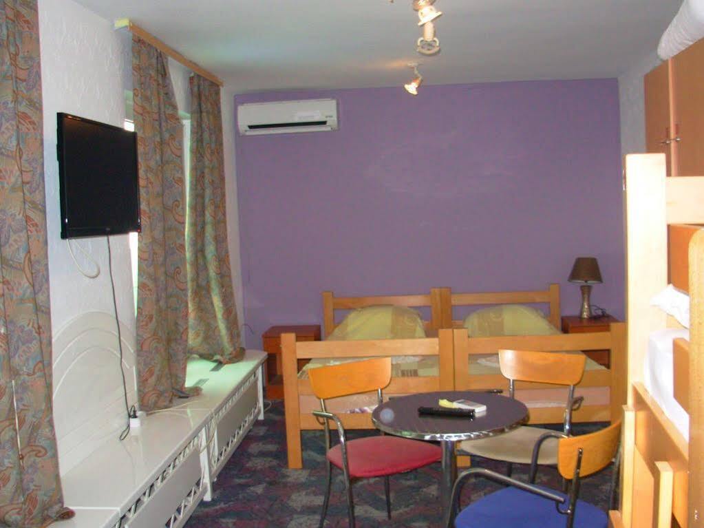 Hostel 021 Novi Sad Exterior photo